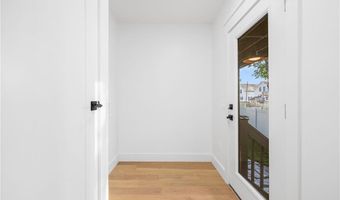 7 Sheffield Ave, Newport, RI 02840