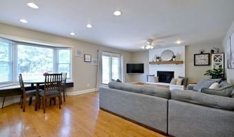 1350 W Barnwall Dr, Addison, IL 60101