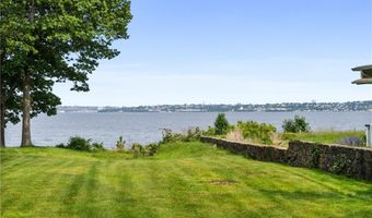 50 Clipper Way, Bristol, RI 02809
