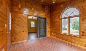 853 S West St, Agawam, MA 01030