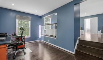 1128 HALESWORTH Dr, Rockville, MD 20854