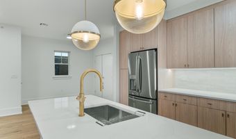 525 AVENUE E 3, Bayonne, NJ 07002