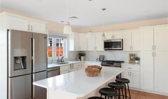 18 Cross St, East Providence, RI 02914