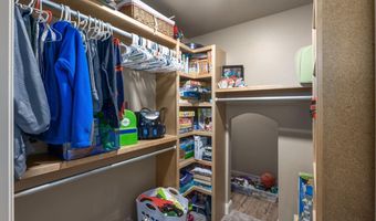 812 N Fairoaks Pl, Andover, KS 67002
