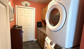 35 Governor Cir, Albany, NY 12208