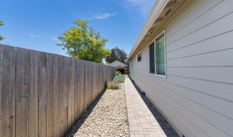 860 1ST St SE, Bandon, OR 97411