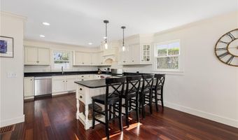 44 Tuckerman Ave, Middletown, RI 02842