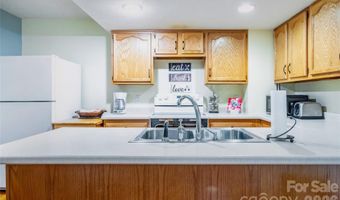 7 Oak Hollow Dr, Asheville, NC 28805