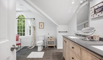 25 Spring St, Chester, CT 06412
