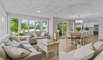 8 Woodsia Rd, Narragansett, RI 02874