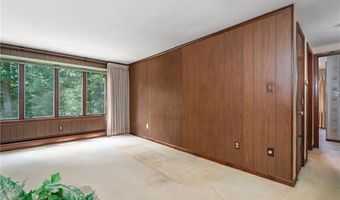 1 Rocky Crest Rd, Cumberland, RI 02864