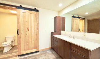 300 Round Up Ln, Bakersfield, MO 65609