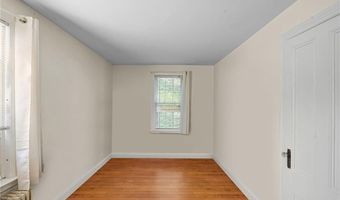 58 Essex Rd, North Kingstown, RI 02852