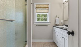 90 Village Place Dr, Barrington, NH 03825
