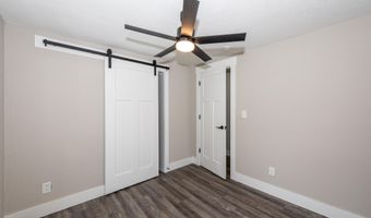 957 W Hunt Rd, Alcoa, TN 37701