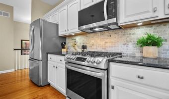 1136 New Ballwin Oaks Dr, Ballwin, MO 63021
