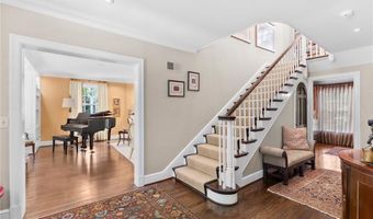 52 Fairmount Dr, Alton, IL 62002