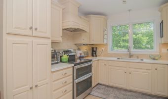 488 Kittredge Rd, Barton, VT 05822