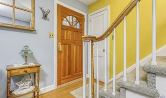 5 Woodland Pl, Airmont, NY 10952