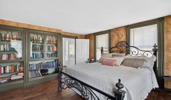 105 South St, Barre, MA 01005
