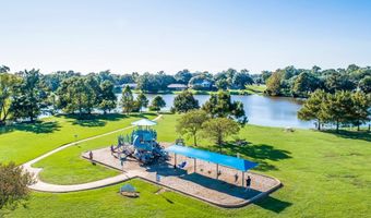 4 Robin Ct, Angleton, TX 77515