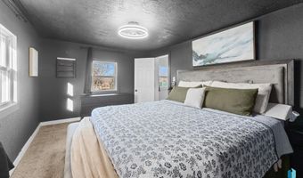 606 N 3rd St, Beresford, SD 57004