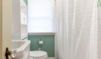 421 W College St, Aurora, MO 65605