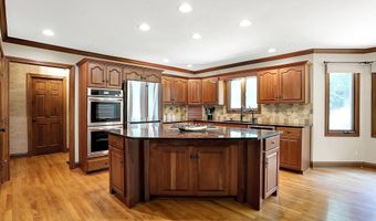 9015 Admirals Pointe Dr, Indianapolis, IN 46236