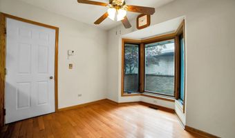 2143 N Juniper Ln, Arlington Heights, IL 60004