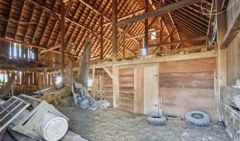 4705 Prairieburg Rd, Anamosa, IA 52205