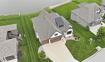 4261 Lakeshore Dr, Basehor, KS 66007