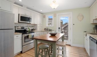 23 Holland St 2, Newport, RI 02840