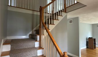 8 Linden St, Bristol, RI 02809