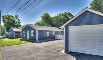33 Spruce Ln, Bristol, RI 02809