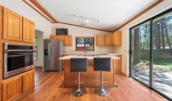 19383 Seminole Cir, Bend, OR 97702