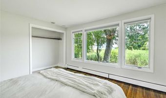 4 Buckingham St, Barrington, RI 02806