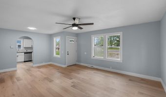 1003 S Rinker Ave, Aurora, MO 65605