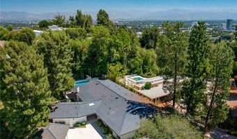 16105 Clear Oak Dr, Encino, CA 91436