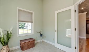 3 Sweet Corn Dr, Cranston, RI 02921