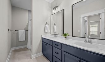 2220 Suncrest Dr, Ames, IA 50014