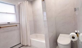 12 Deepdale Pkwy, Albertson, NY 11507