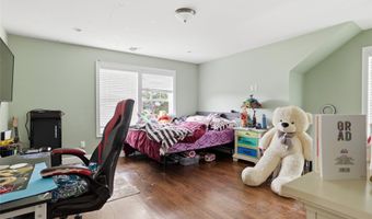34 Meadow Ln, Amityville, NY 11701
