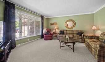 16 Lakeridge Dr, Adrian, MI 49221