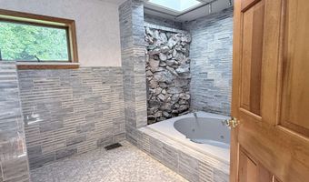 498 Town Line Rd, Bennington, VT 05201