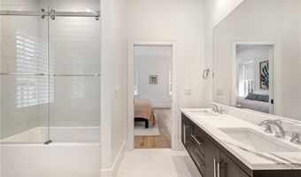 24 School St, Newport, RI 02840