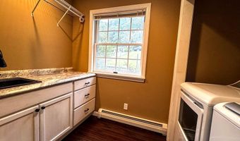 131 Pine Cir, Bennington, VT 05201