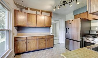 1728 Washington Ave, Baxter Springs, KS 66713