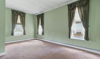 221 Franklin St, Alburtis, PA 18011