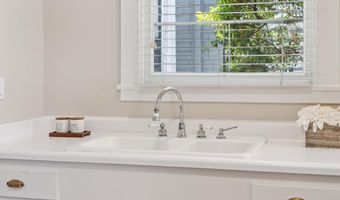 1915 Alameda Ave, Alameda, CA 94501