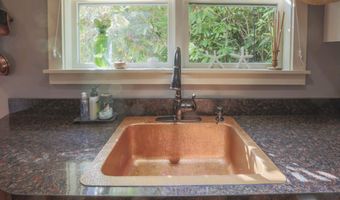 53 Congress St, Belfast, ME 04915